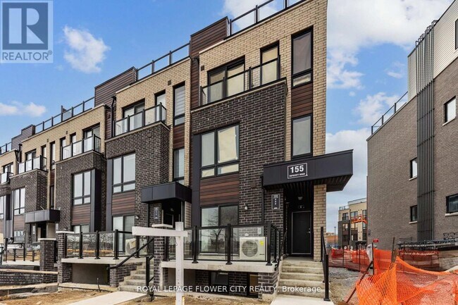 155 Tapscott Rd in Toronto, ON - Building Photo - Building Photo