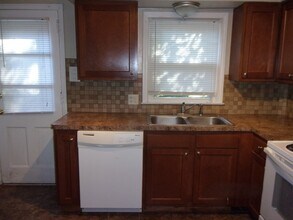 1975 Tudor St in Cuyahoga Falls, OH - Building Photo - Building Photo