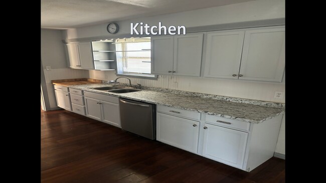 140 Brierwood Dr in Palestine, TX - Building Photo - Building Photo