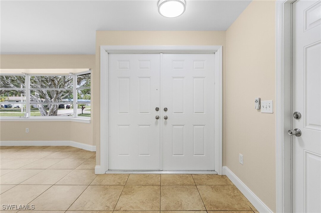 1694 S Flossmoor Rd in Ft. Myers, FL - Building Photo