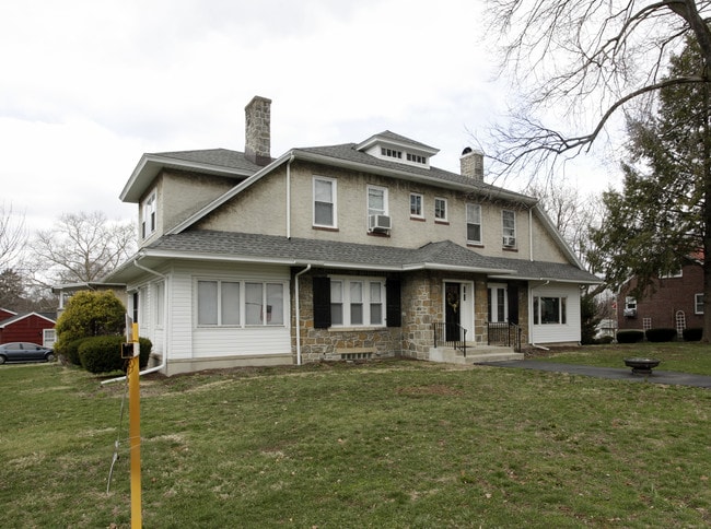 4400 Kutztown Rd in Temple, PA - Foto de edificio - Building Photo