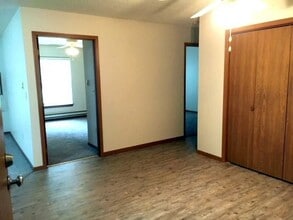 745 Streeter Dr in North Sioux City, SD - Building Photo - Building Photo