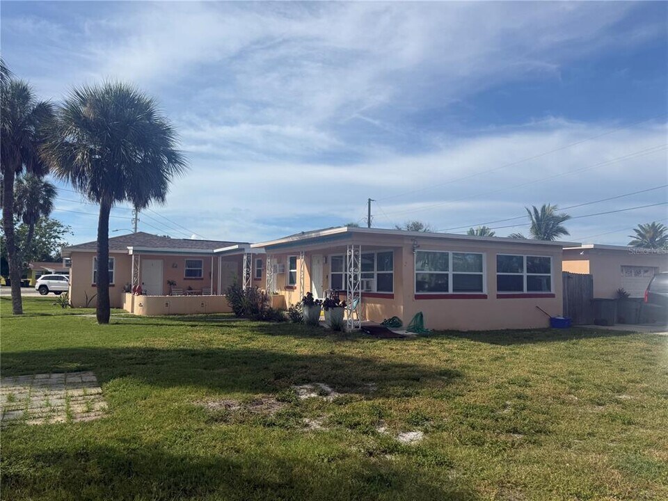 6705 Gulf Winds Dr in St Pete Beach, FL - Building Photo