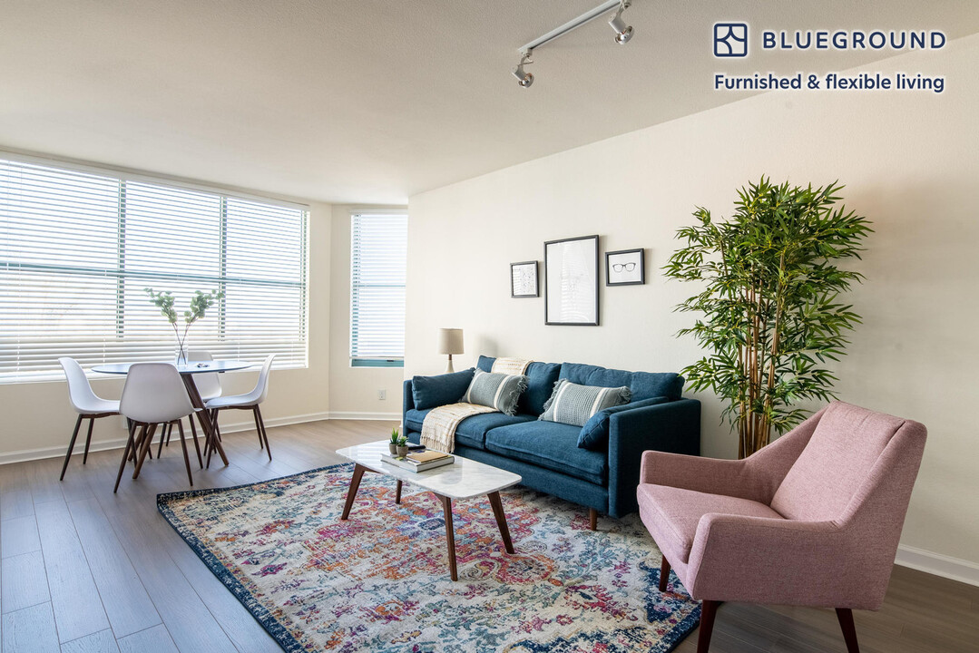 2 Townsend St in San Francisco, CA - Building Photo