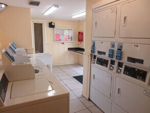 584 Orange Dr in Altamonte Springs, FL - Building Photo - Building Photo