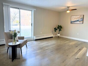 Regency Court Apartments - Speedvale in Guelph, ON - Building Photo - Building Photo