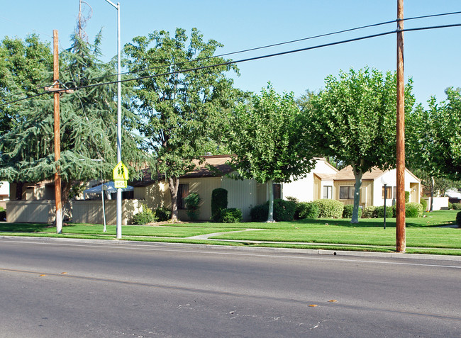 Dakota Meadows in Fresno, CA - Building Photo - Building Photo