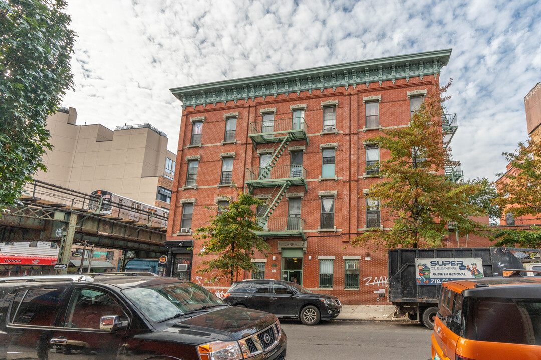 899 Broadway in Brooklyn, NY - Building Photo