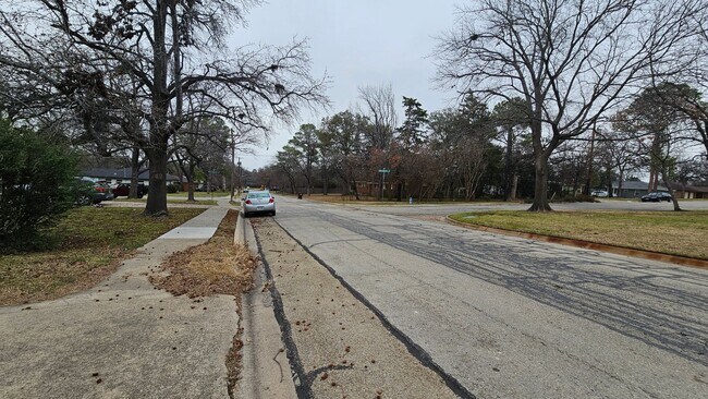 2115 Glenwood Ln in Denton, TX - Building Photo - Building Photo