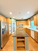 1680 Whispering Wind Dr in Tracy, CA - Building Photo - Building Photo