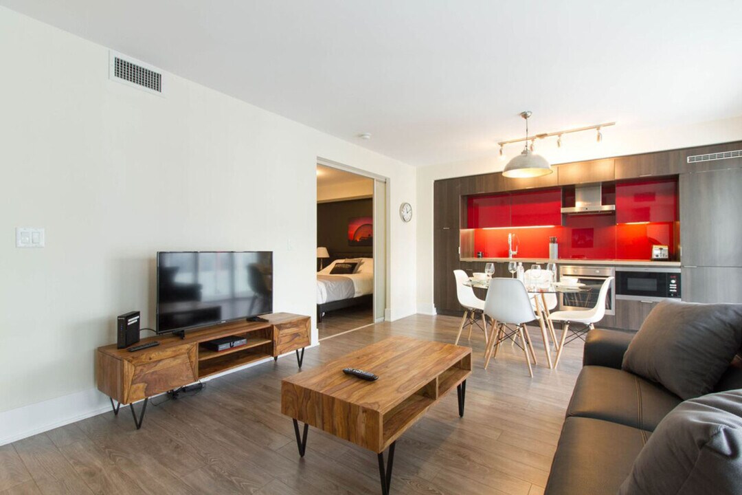 300 Front St W, Unit SI ID1222950P in Toronto, ON - Building Photo