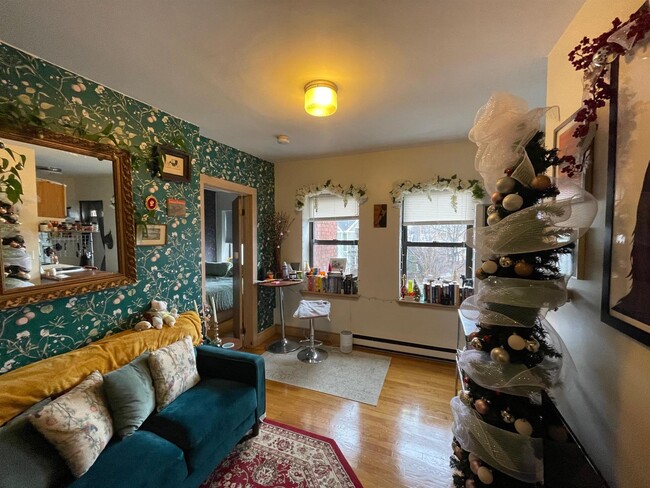 42 Ivaloo St in Somerville, MA - Building Photo - Building Photo
