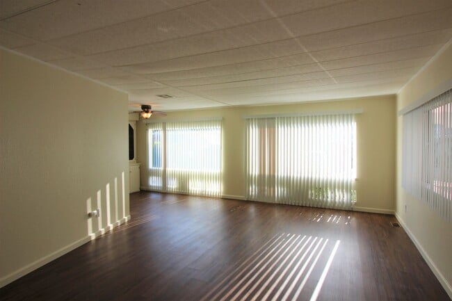 400 Bejay Ave in Santa Rosa, CA - Building Photo - Building Photo