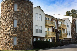 Knobs Pointe Apartments in New Albany, IN - Building Photo - Building Photo
