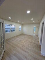 228 W Colorado Blvd in Monrovia, CA - Building Photo