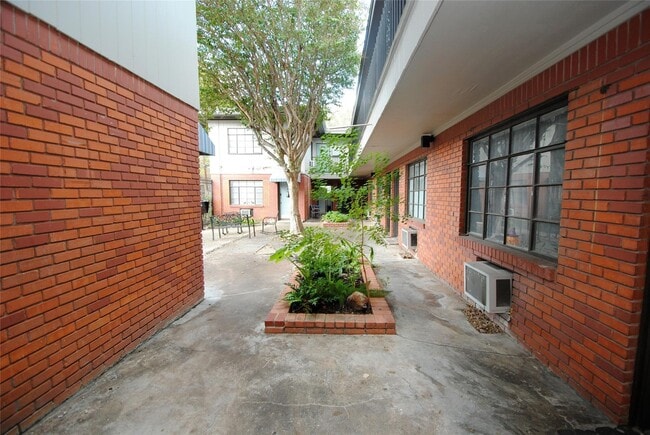 property at 2501 Yoakum Blvd