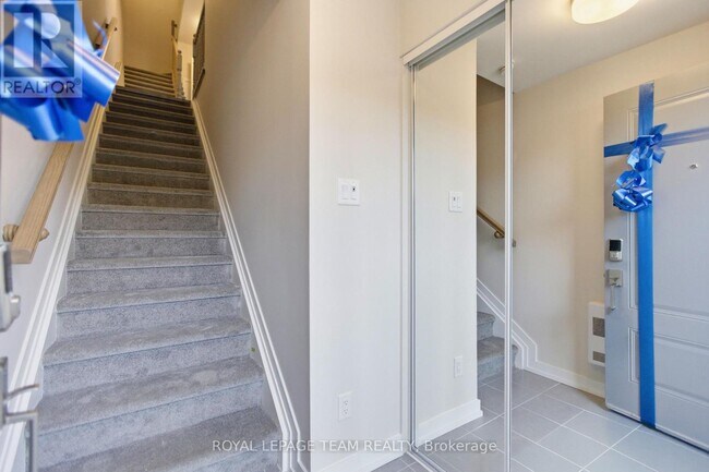 3284 Greenbank Rd in Ottawa, ON - Building Photo - Building Photo