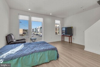 3000 Schirra Ln in Philadelphia, PA - Building Photo - Building Photo