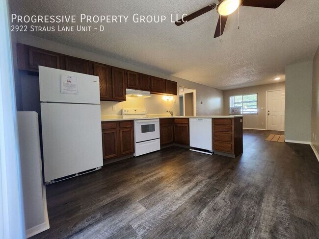 property at 2922 Straus Ln