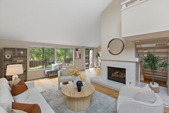 4 Farm Rd in Los Altos, CA - Building Photo - Building Photo