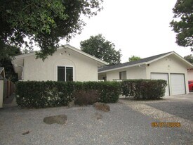 625-627 Cordelia Dr in Santa Rosa, CA - Building Photo
