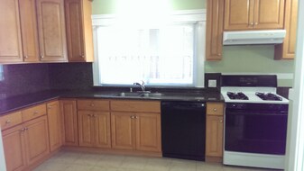 915 Grand Ave in South San Francisco, CA - Building Photo