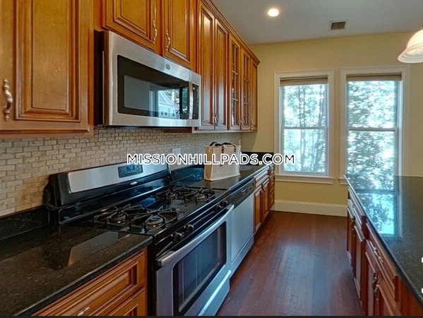 28 Fisher Ave in Boston, MA - Building Photo - Building Photo