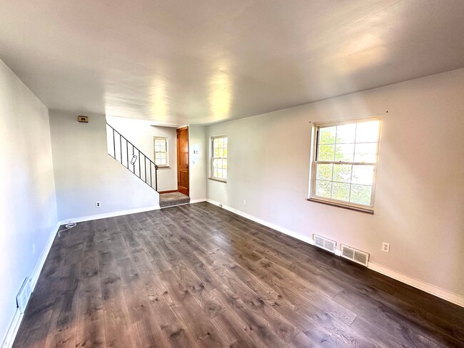 1454 Stanley Dr in Verona, PA - Building Photo - Building Photo