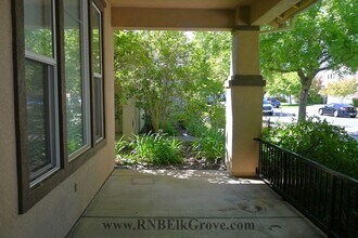 9844 Pipit Way in Elk Grove, CA - Building Photo - Building Photo