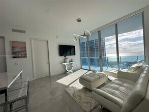 17550 Collins Ave, Unit 902 in Sunny Isles Beach, FL - Building Photo - Building Photo