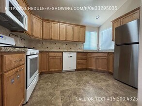 2651 Sierra Madre Ave in Clovis, CA - Foto de edificio - Building Photo