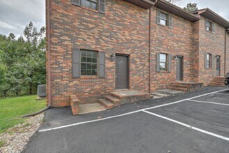 182 Hart Rd in Elizabethton, TN - Foto de edificio - Building Photo
