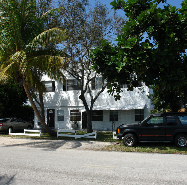 2205 Roosevelt St in Hollywood, FL - Building Photo - Building Photo