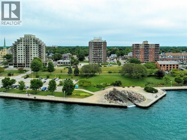 10 Derby Ln in Sarnia, ON - Building Photo - Building Photo