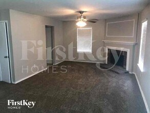 2002 Woodland Hills Dr in Missouri City, TX - Building Photo - Building Photo