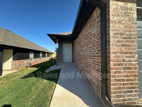 11502 Mackenzie Wy in Yukon, OK - Building Photo - Building Photo