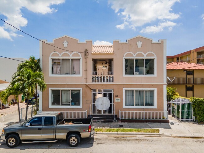 227 NW 13th Ave in Miami, FL - Building Photo - Building Photo