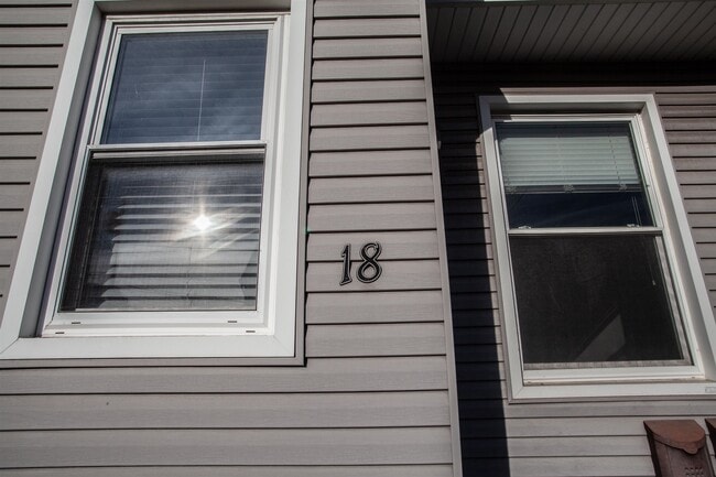 18 Howard Pl in Jersey City, NJ - Building Photo - Building Photo