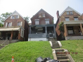 324 Moore Ave in Pittsburgh, PA - Building Photo - Building Photo