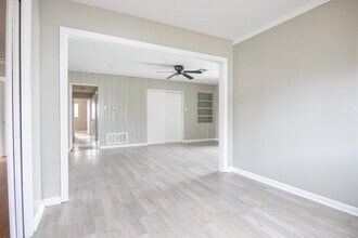 2430 McKee Dr in Orange, TX - Building Photo - Building Photo