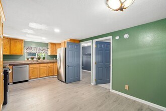 10914 E 10th Ave in Spokane Valley, WA - Building Photo - Building Photo
