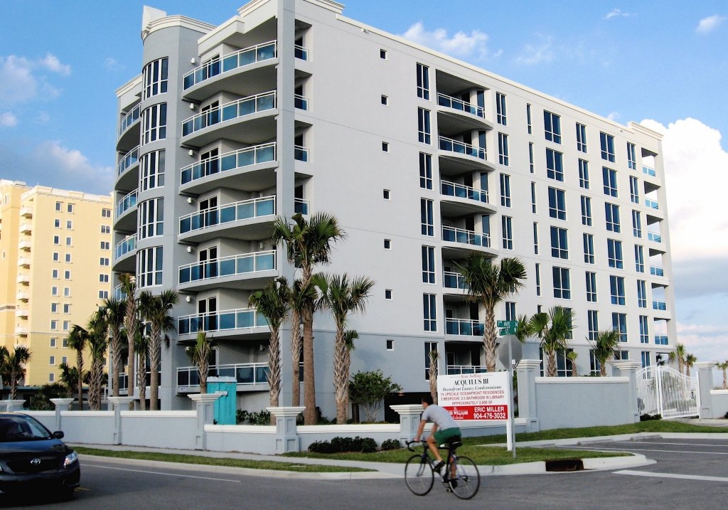 Acquilus III in Jacksonville Beach, FL - Building Photo