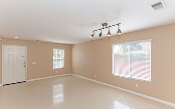 3384 Morning View Dr in Oceanside, CA - Building Photo - Building Photo