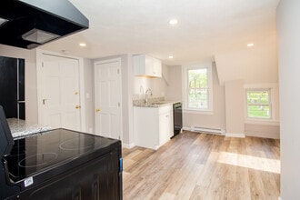 26 Dwight St, Unit 2 in Worcester, MA - Foto de edificio - Building Photo