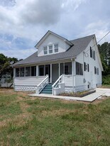 32533 Chincoteague Rd in New Church, VA - Building Photo
