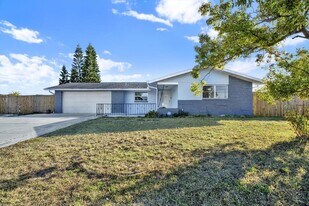 7902 Canna Dr in Port Richey, FL - Building Photo