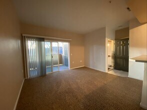 4545 Wheaton Dr, Unit #E-370 in Fort Collins, CO - Building Photo - Building Photo