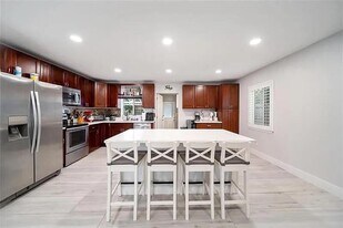 320 NE 60th St in Fort Lauderdale, FL - Building Photo