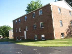 8427 Colwyn Ct in Youngstown, OH - Foto de edificio - Building Photo