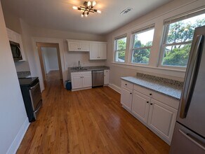 35 Perry Ave in Greenville, SC - Building Photo - Building Photo